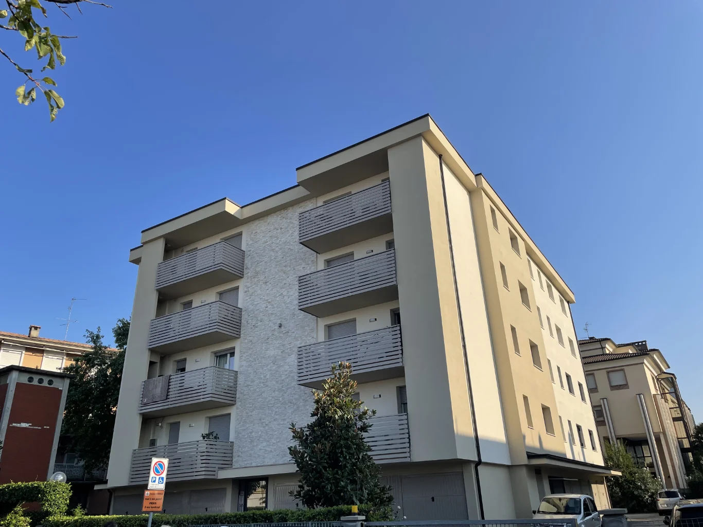 cambiare-colore-muri-esterni-a-reggio-emilia